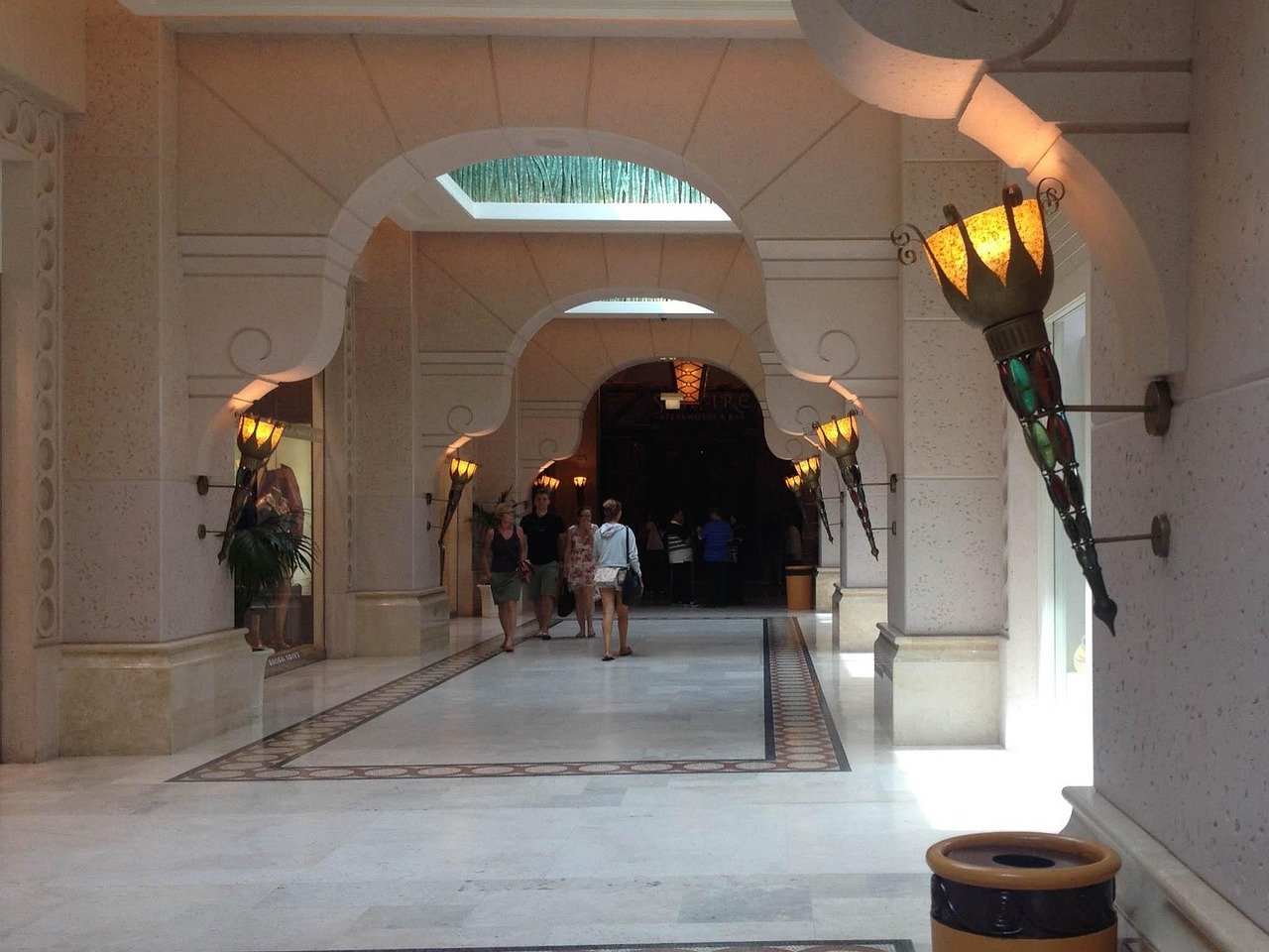 what scent do dubai hotels use